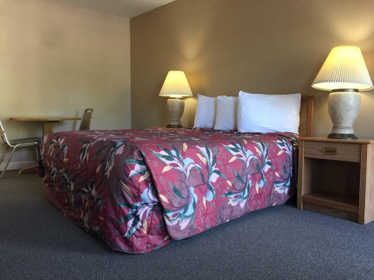 Jack Pine Motel ริเวอร์ตัน ภายนอก รูปภาพ